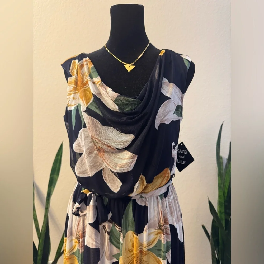 Scowl Neck Maxi‎ Dress | Kate and Lily - Picture 4 of 8